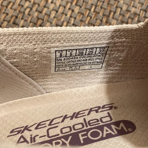 Skechers 8 Off White Memory Foam Slip On Sneakers - Picture 6 of 10